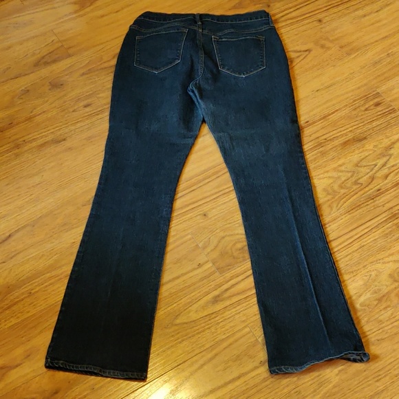EUC Old Navy boot cut jeans - Picture 3 of 4